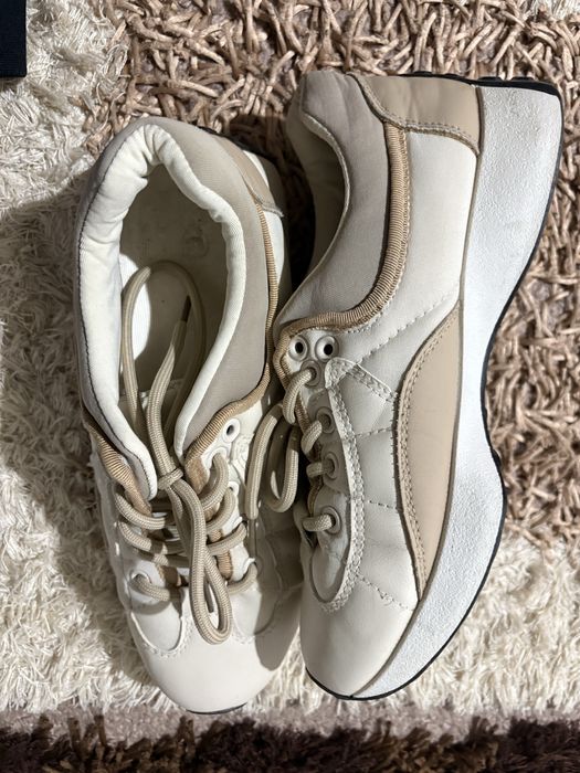 Adidasi pentru femei.