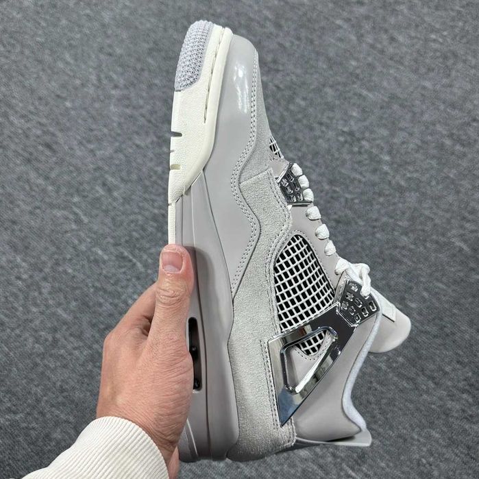 Air Jordan 4 Frozen Moments