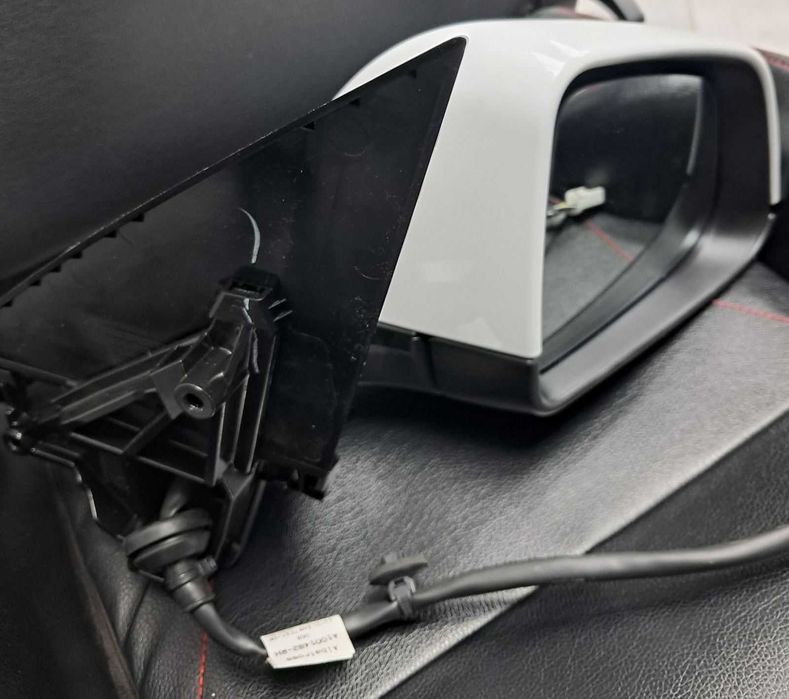 Огледала външни нови оригинални за Tesla  Y и Tesla  3