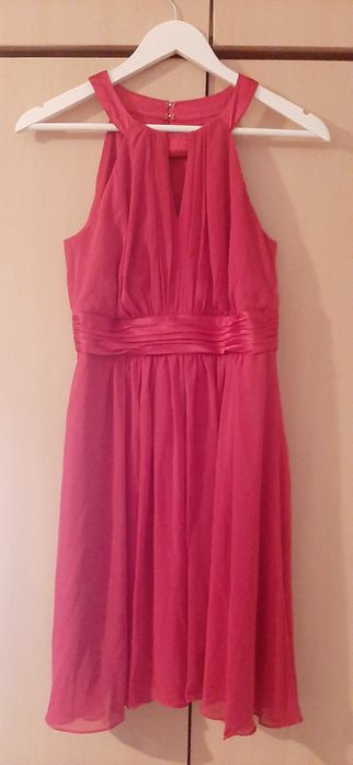 Червена, елегантна рокля