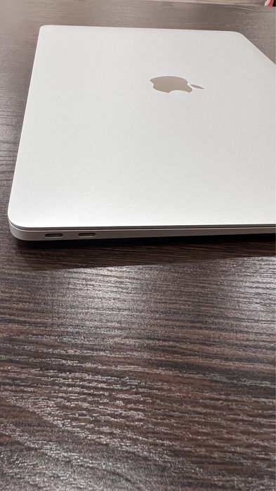 Macbook Air 2020. 8/256gb