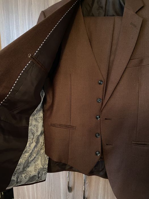 Костюм тройка