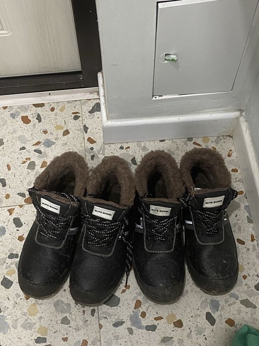 Ботинки 41 размера 2 штуки