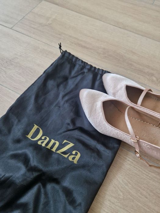 Обувки за бални танци