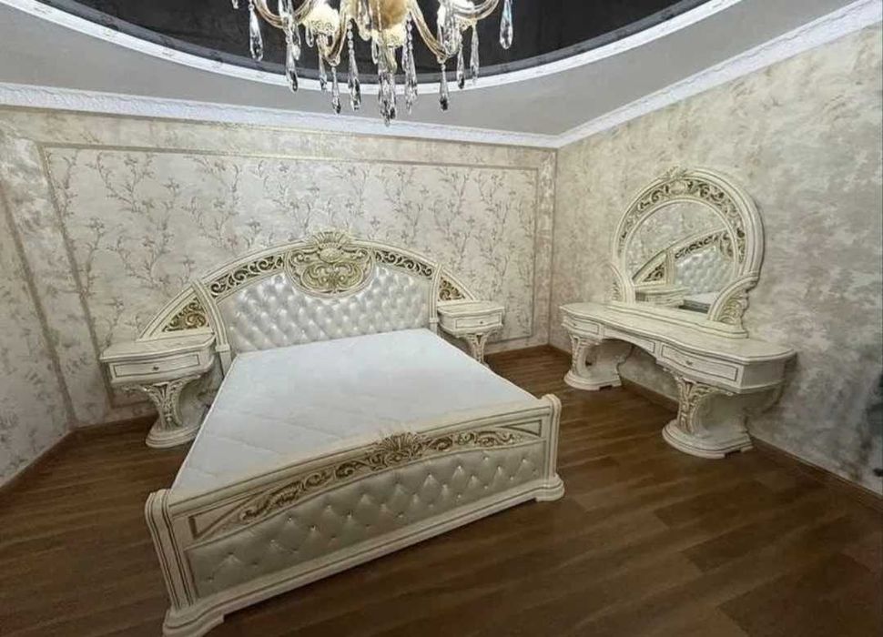 Продам спальный гарнитур.