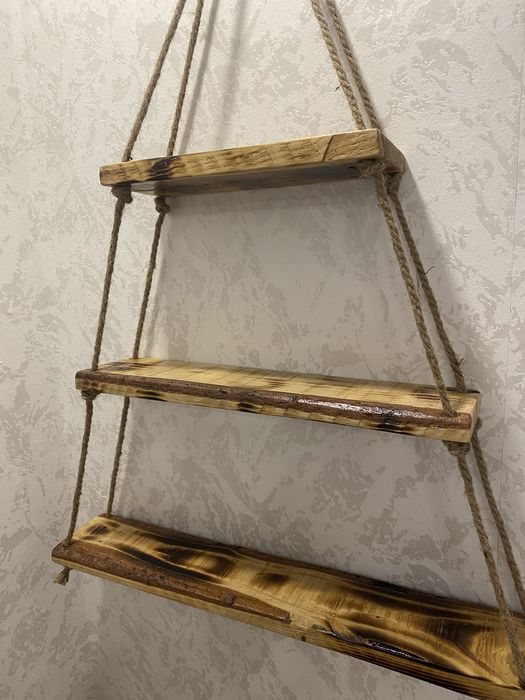 Дървени рустик стелажи и етажерки