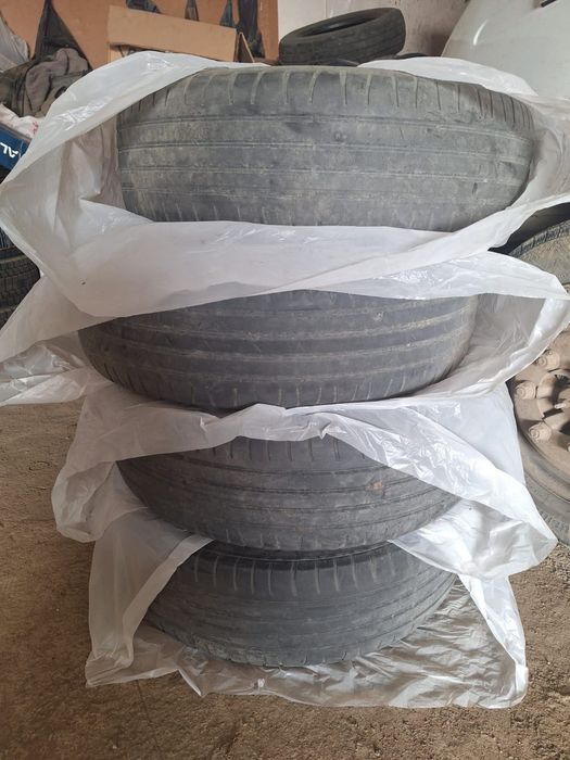 Шины б/у (2 комплекта)