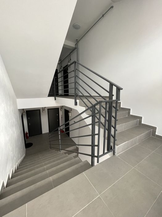 Porti, panou gard, scari, usi, balustrazi, balcoane, bancuri de lucru