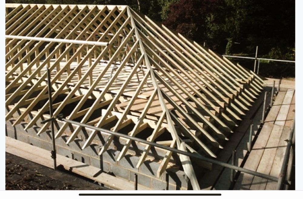 Строим вальмовую крышу. Четырехскатная кровля стропильная система. Шатровая вальмовая кровля. Шатровая крыша стропильная система. Строим вальмовую крышу.