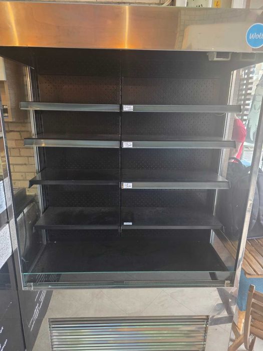 Хладилна витрина за кафе/магазин – работеща, нужда от малък ремонт