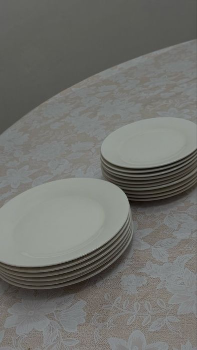 Продам белые тарелки