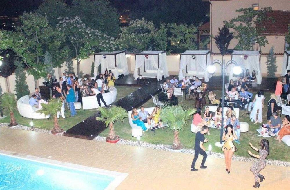 Vila Petrecere Evenimente Majorat Onomastice Botez Cununie Vila Petreceri Piscina