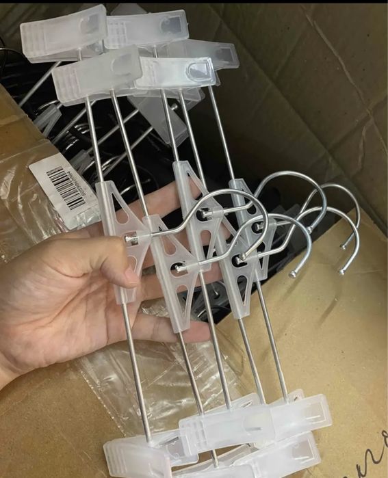 Разные вешалки для магазинов