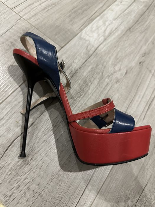 Босоножки женские