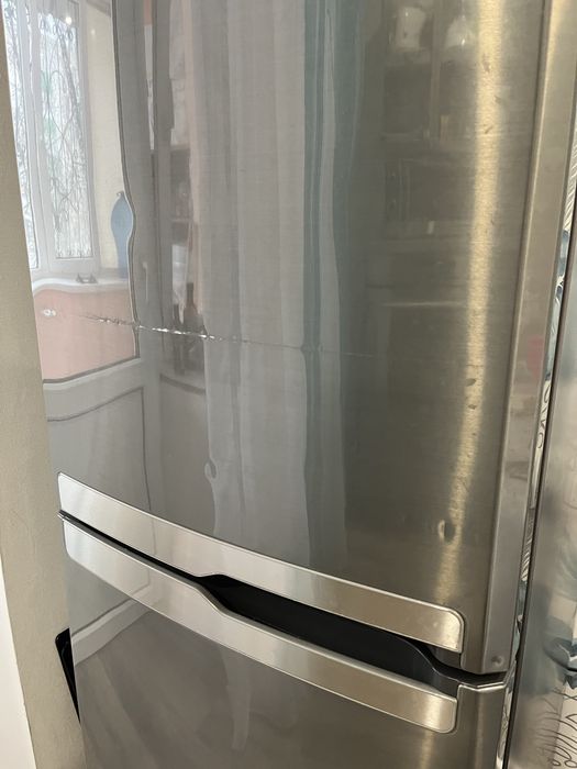 Холодильник Samsung