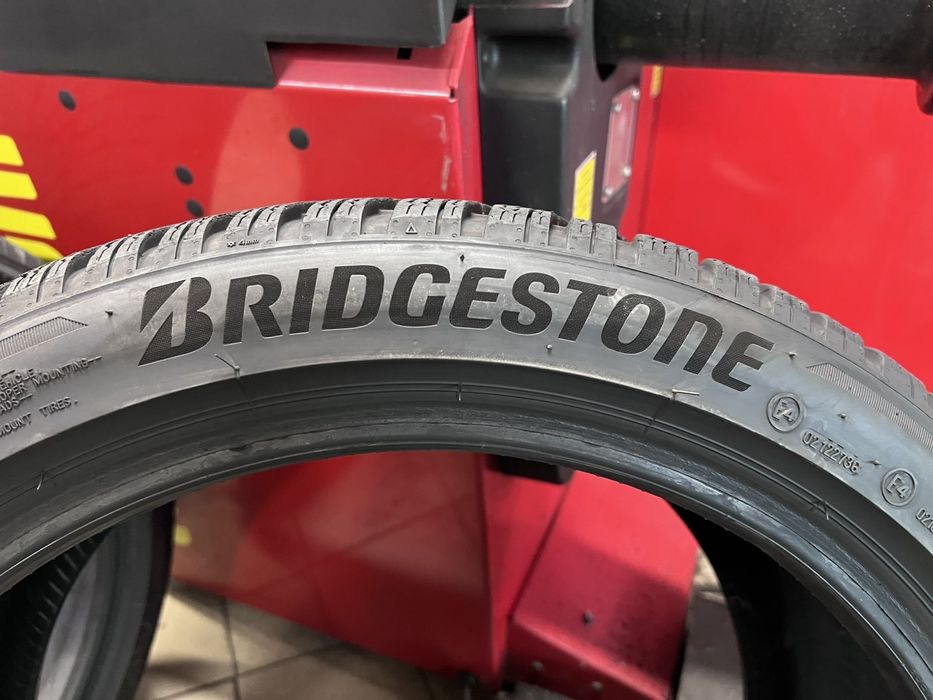 Зимни гуми 245/40 R18 Bridgestone
