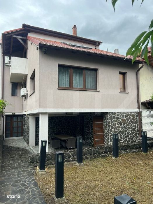 Casa 3 dormitoare de vanzare, 200 mp, teren 252mp, zona Semicentral