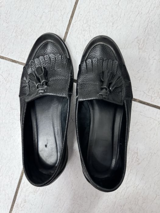 Продам лоферы кожаные и туфли