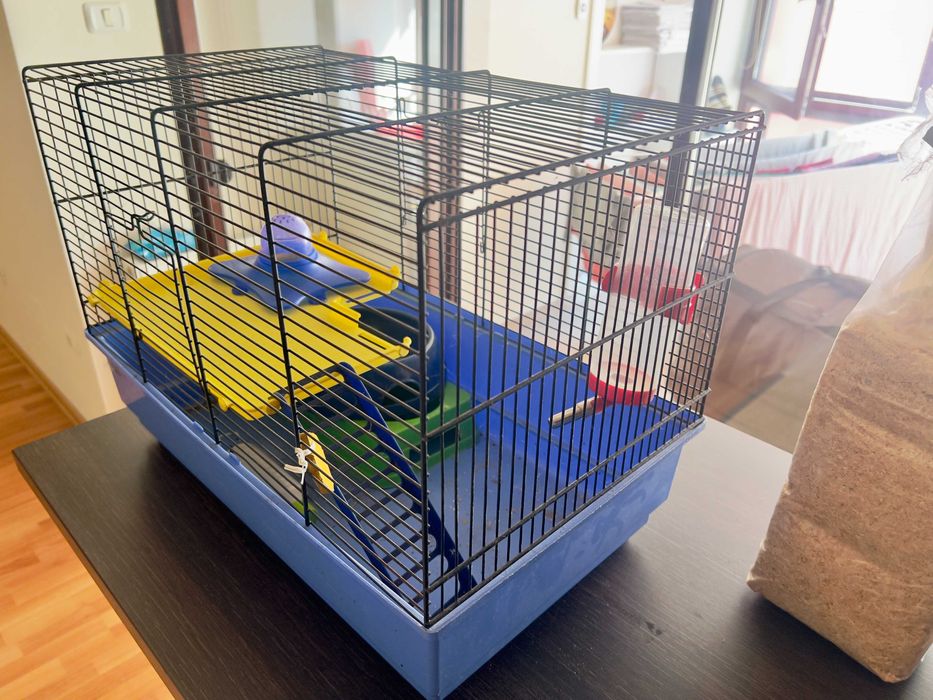 Vând o cușcă pentru hamsteri și cobai