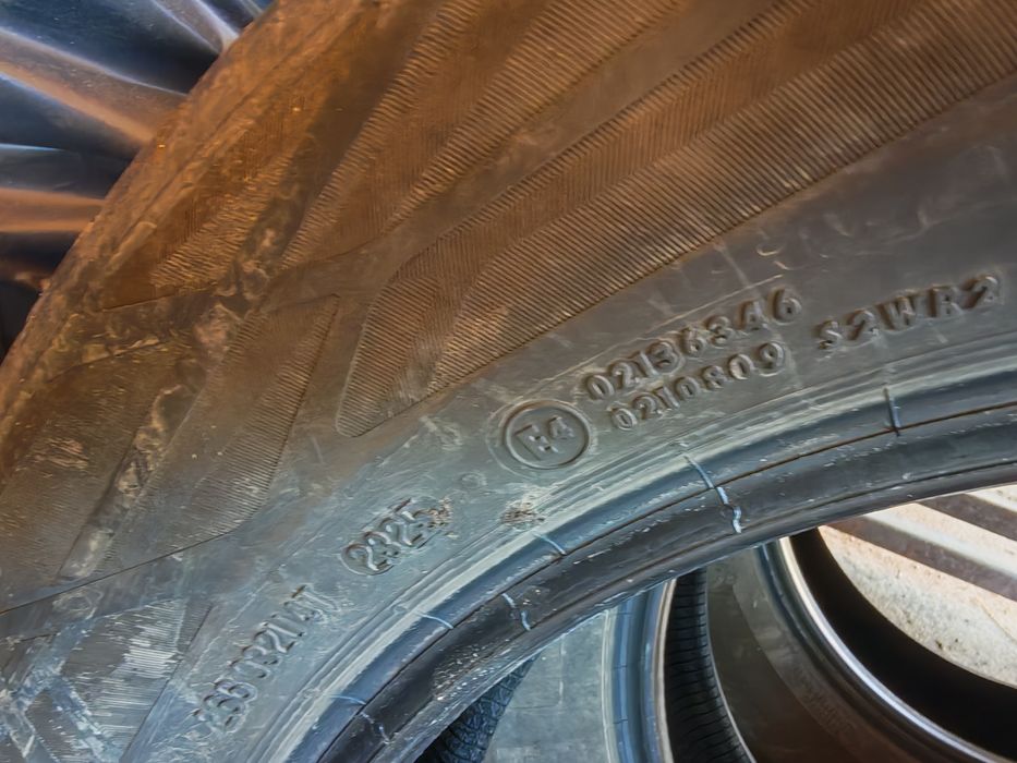 Vând 4 cauciucuri de vara Continental 215/60/R18-H98