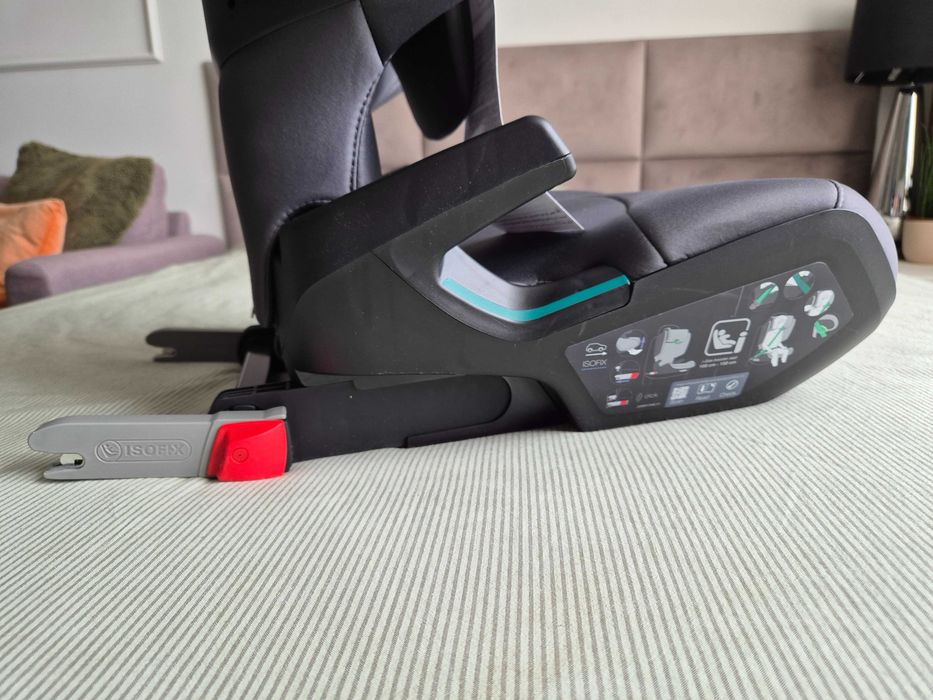 Ново детско столче Britax Römer Kidfix M i-Size BR (3.5 - 12год) с ISOFIX в сив цвят (Midnight Grey)