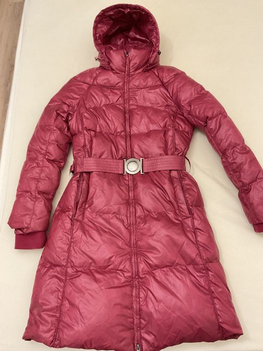 Пуховик цвета фукси с капюшоном