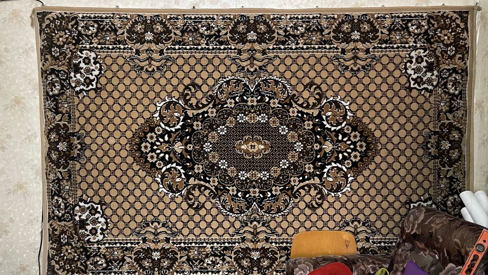 Продается ковер 170*270 см