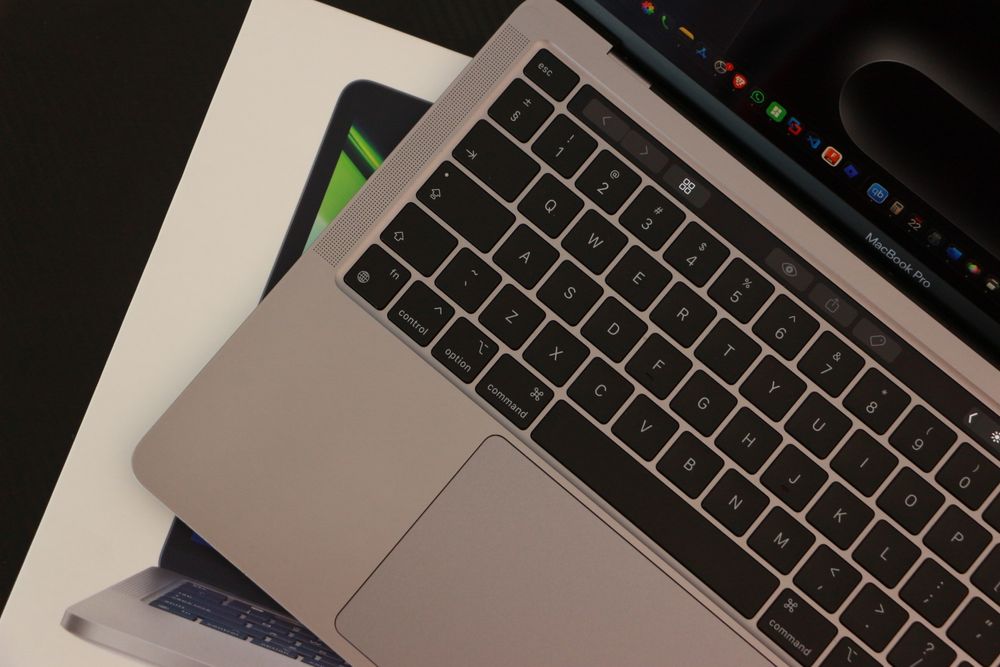 Apple Macbook Pro M1, Touch Bar, 13.8" ca nou, Full box