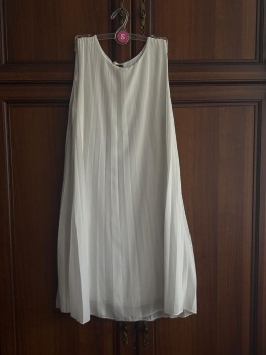 Rochie alba plisata