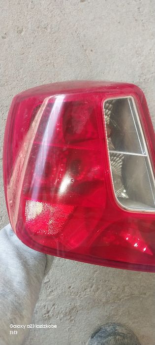 Lacetti farasi 2 tasiyam ishlidi faqat chab taraf fara  singan