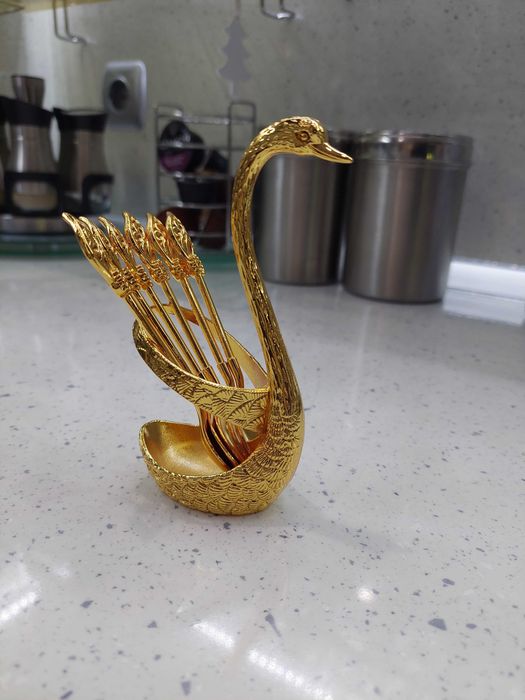 Елегантен златен комплект лъжички във формата на ЛЕБЕД само за 15 лв.