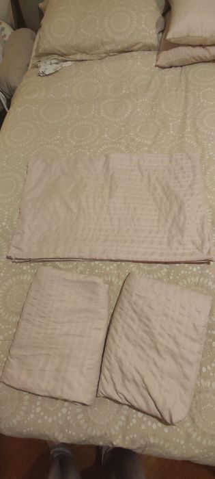 Vând 2 lenjerii de pat 1 pers 140*200