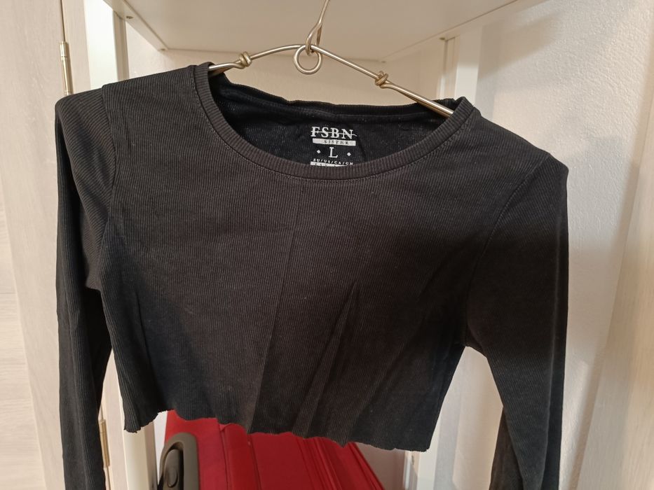 Tricou scurt negru cu mânecă lunga