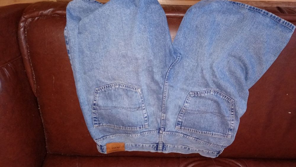 Pantaloni de blugi scurți prespălati Hugo Boss