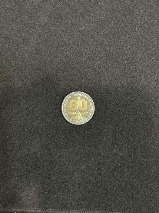 Продам коллекционные монеты номиналом 100 и 200 тг.