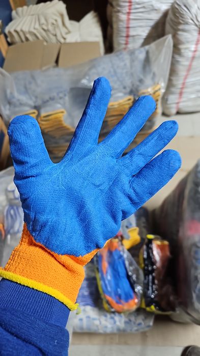 Рабочий перчатки