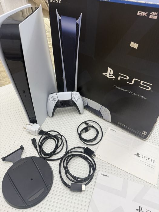 Продам Playstation 5 без дисковода с играми