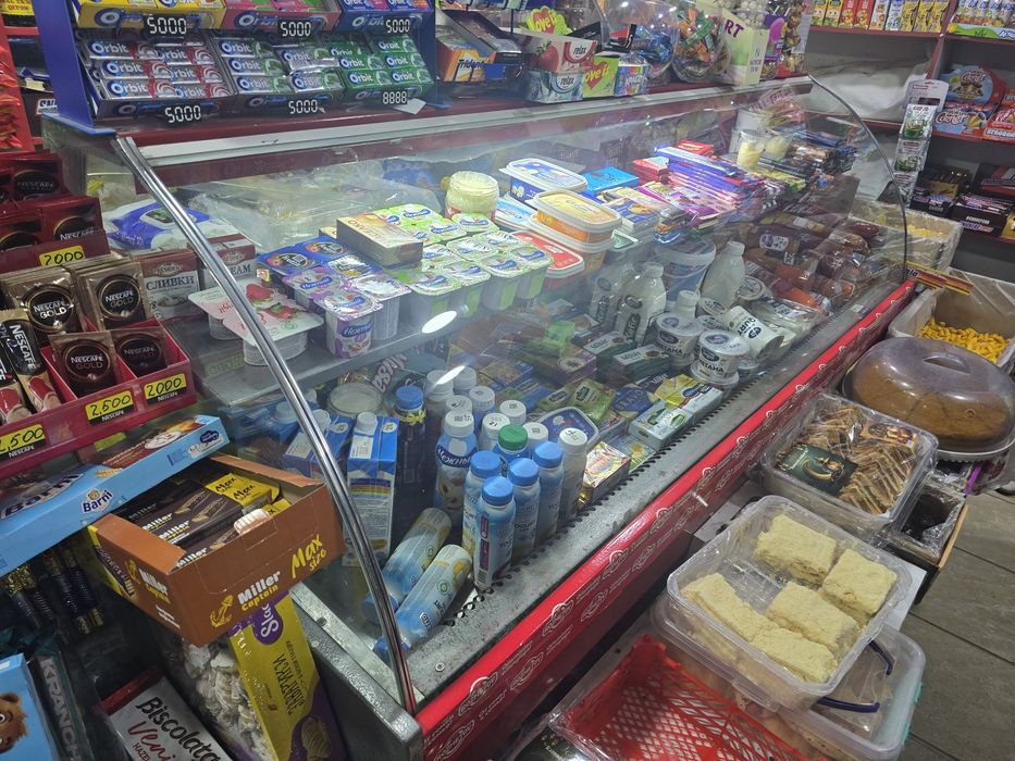 Ветринный холодилник сотилади