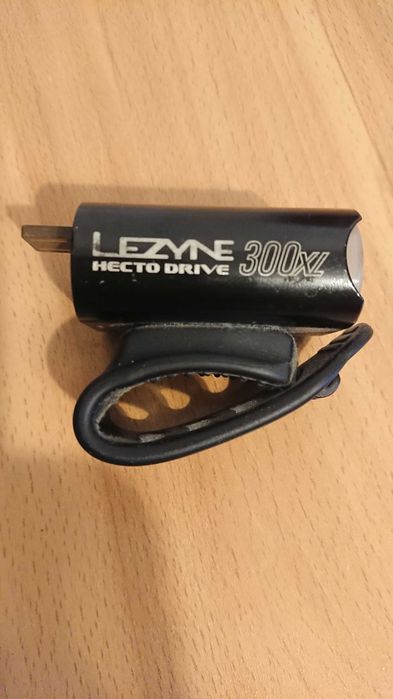 Far pentru bicicleta Lezyne 300XL