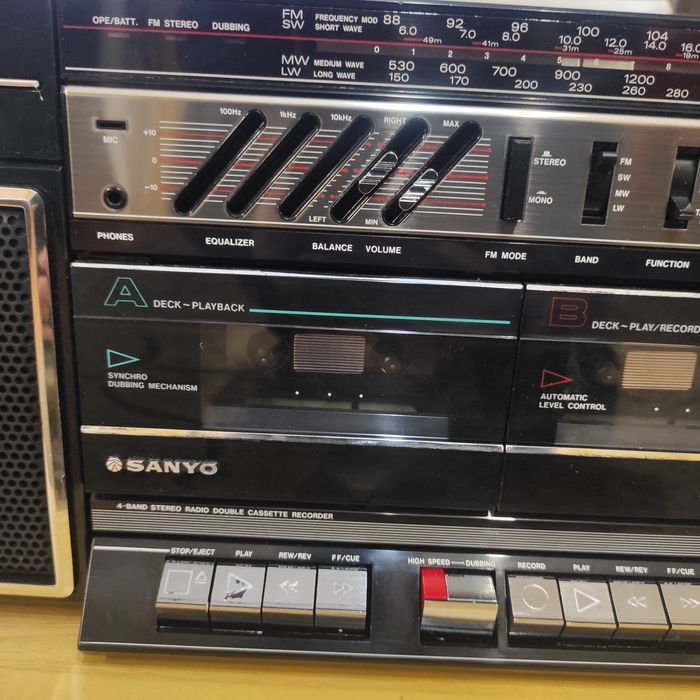 Касетофон SANYO MW211LU