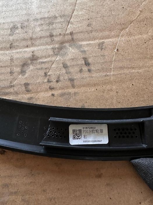 Ornament aripa stanga fata Polestar 2 Volvo 31672602
