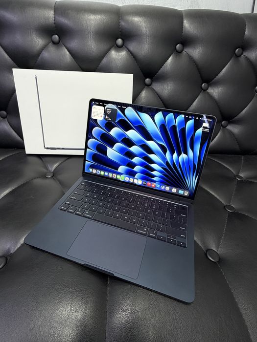 Apple MacBook Air M4 13 inch 16 GB\256GB идеал