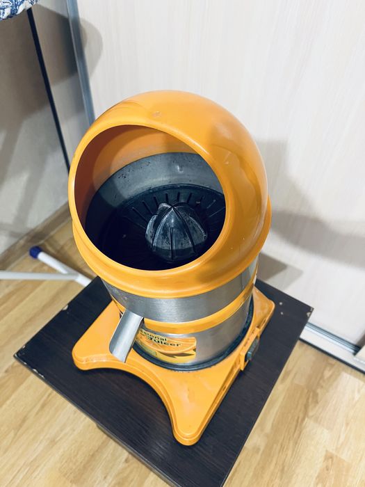 Соковыжималка профессиональная