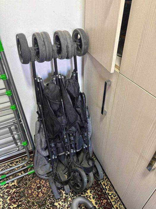 Egizak yoki ketma ket tug’ilgan bolasi borlar uchun kolyaska