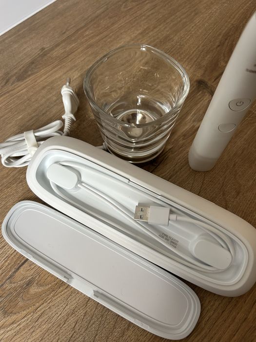 Четка и зарядни за  Philips Sonicare