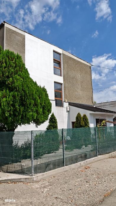 Clădire comercială 725 mp + Hală 139 mp + Anexe, Teren 905 mp
