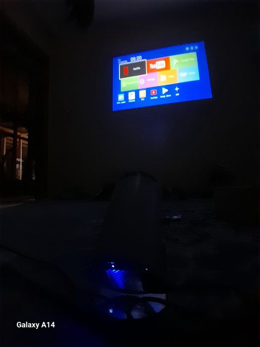 Smart projector sotiladi