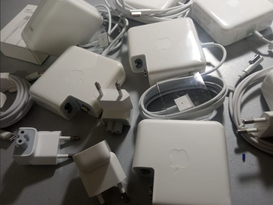 для MacBook - зарядка, блок питания