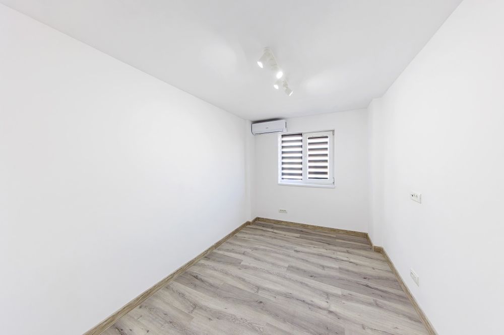 Citește tot - închiriez  Apartament 3 camere centru