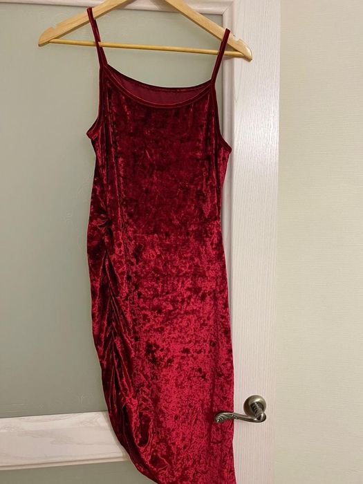 Продам новое платье для девушек